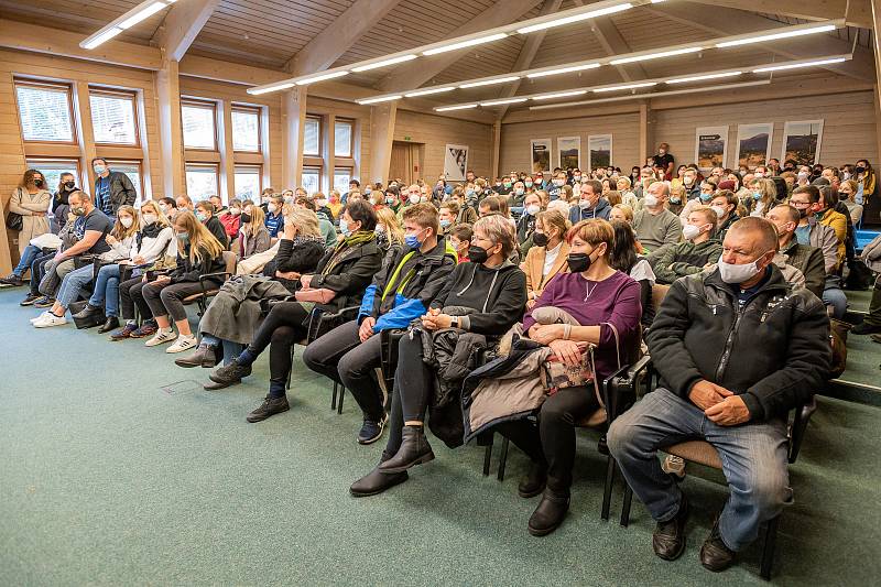 Česká lesnická akademie provedla zájemce areálem školy i budovou školního polesí.