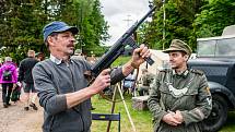 Sraz vojenské techniky u dělostřelecké tvrze Stachelberg přilákal stovky diváků.