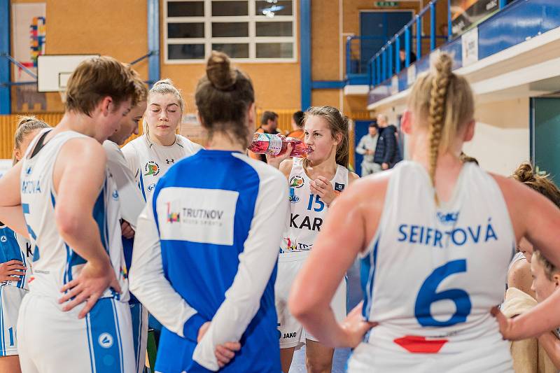 Basketbalistky Trutnova podlehly vysoko úřadujícím mistryním republiky.