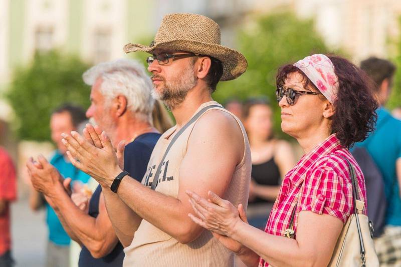 Z trutnovské demonstrace proti Babišovi.