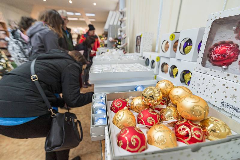 Zahájení adventu ve výrobním družstvu Vánoční ozdoby Dvůr Králové nad Labem.