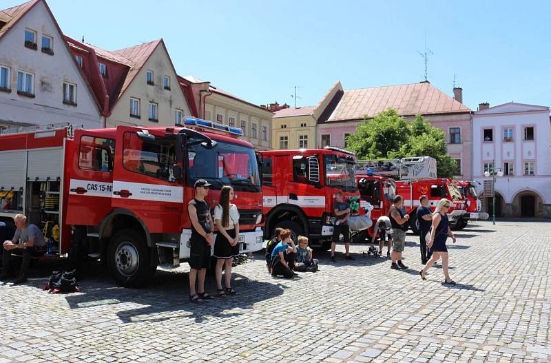 Slavnostní předání hasičského vozidla CAS 20 v Hostinném.