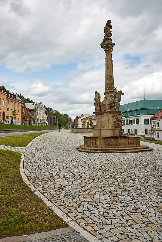 Opravené Rýchorské náměstí v Žacléři.