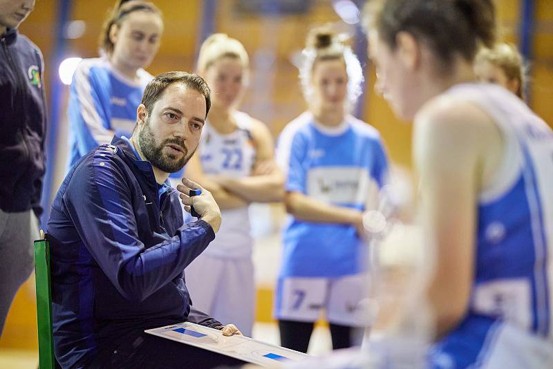 Utkání 7. kola RENOMIA ŽBL basketbalistek: BK Loko Trutnov - BLK Slavia Praha (79:82).