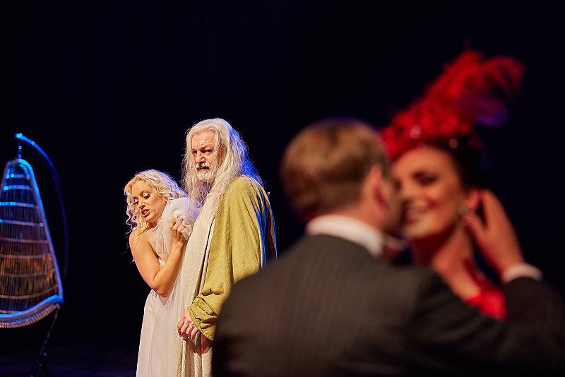 Jubilejní 40. ročník mezinárodního hudebního festivalu Trutnovský podzim zahájila slavná Dvořákova opera Rusalka.