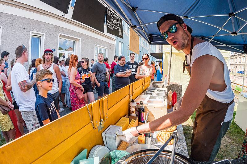 O první ročník trutnovského street food pikniku byl velký zájem.