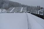 Tady se měl hrát hokej pod širým nebem při Winter Hockey Games. Tribuny a ledová plocha vyrostly ve Špindlerově Mlýně v areálu Svatý Petr.