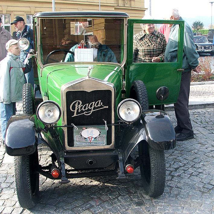 30. výročí Veteran car clubu ve Dvoře Králové - závod Než vypustíme vodu z chladiče