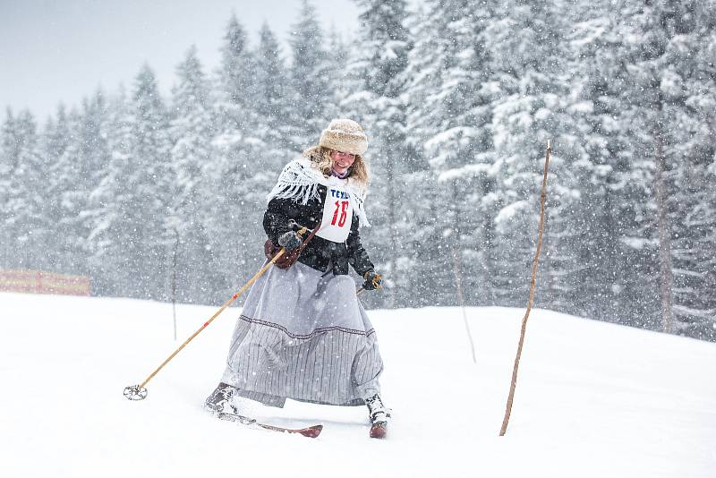 Závody na historických lyžích a saních, závod ve skoku ladném a soutěž o nejlepší historický kostým. Do Malé Úpy se sjíždějí závodníci z celých Krkonoš a okolí.