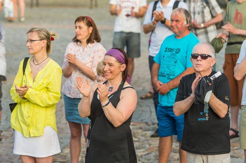 Z trutnovské demonstrace proti Babišovi.