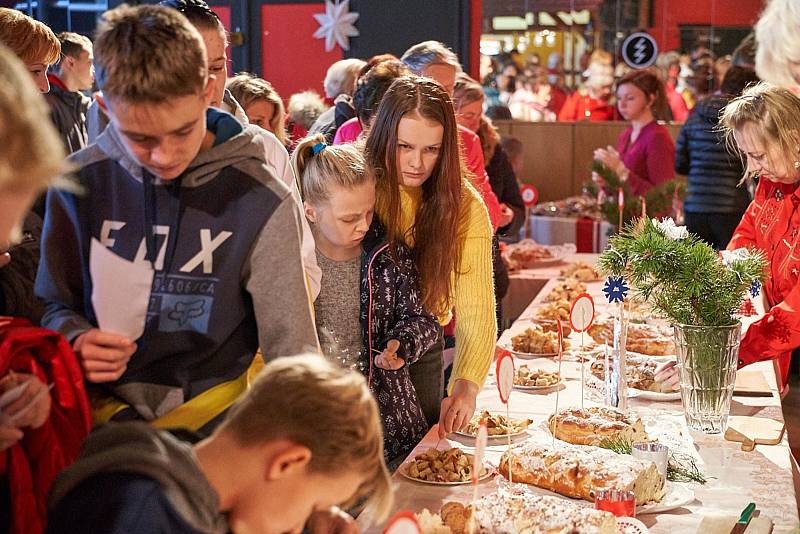 Devátý ročník soutěže O nejlepší vánočku pod Rýchorami přilákal velký počet startujících i diváků.