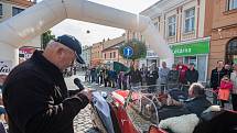 Veteran Car Club Dvůr Králové nad Labem pořádal přehlídku a jízdu historických vozidel Než vypustíme vodu z chladiče.