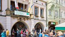 Lidé vyrazili v sobotu na Trutnovské vinařské slavnosti na Krakonošově náměstí.