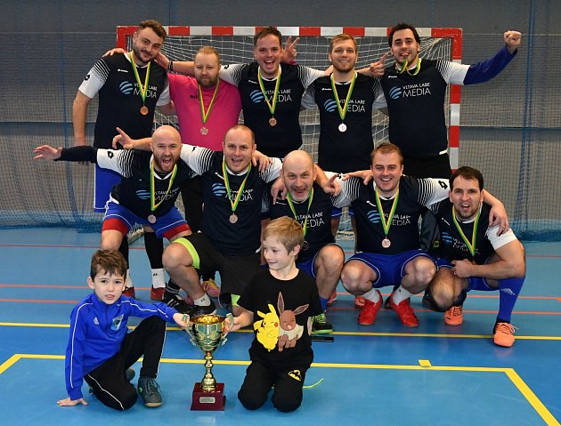 Další cenné kovy pro Deník. Futsalový výběr Vltava-Labe-Media si ze středočeského Berouna veze bronzové medaile.
