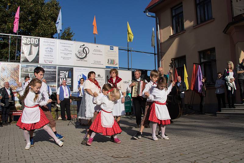 Ve Vysokém nad Jizerou začal 50. ročník národní přehlídky Krakonošův divadelní podzim.