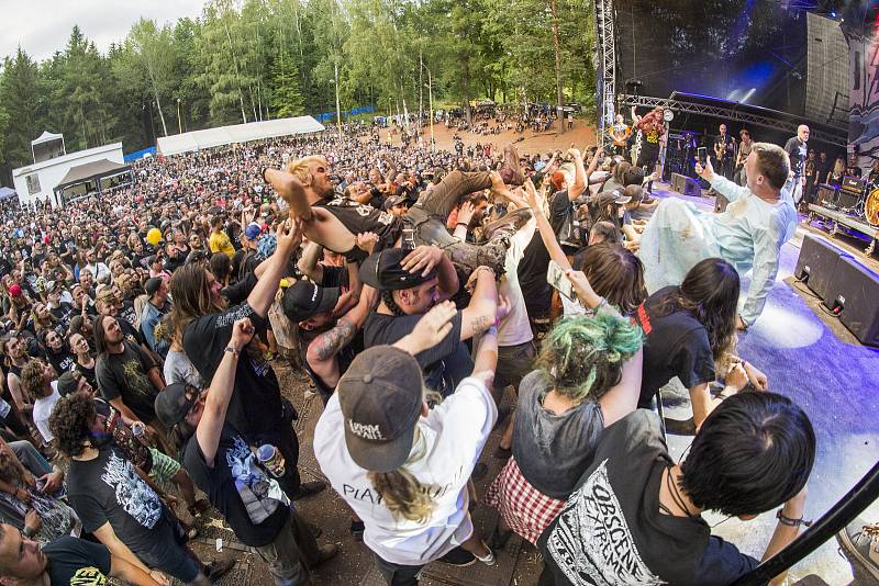 Festival nejtvrdší hudby Obscene Extreme vyvrcholil v Trutnově v areálu letního kina na Bojišti. Byl to 21. ročník.