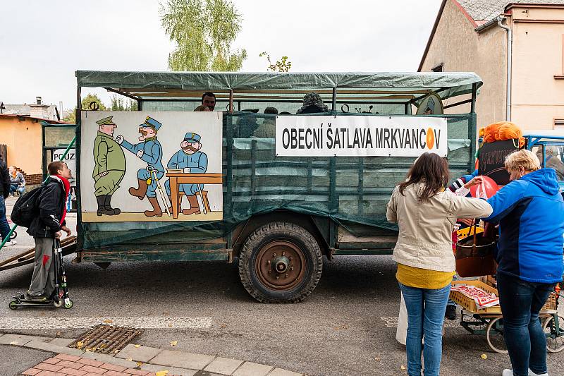 Lidé v Bílé Třemešné si užili Posvícenský průvod.