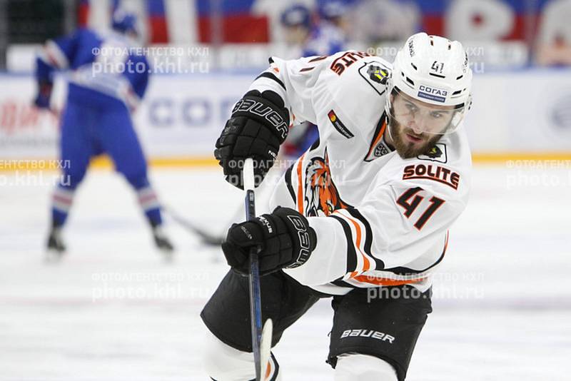 Hokejista Tomáš Filippi si po konci sezony v KHL užívá chvíle s rodinou.