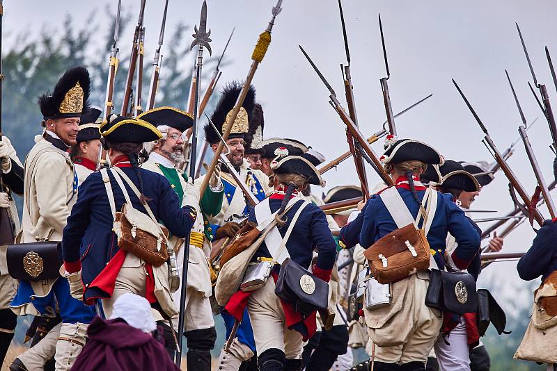 Na poli u Studence u Trutnova se střetli vojáci armád rakousko-saské a pruské, které bojovaly v bitvě v roce 1745.