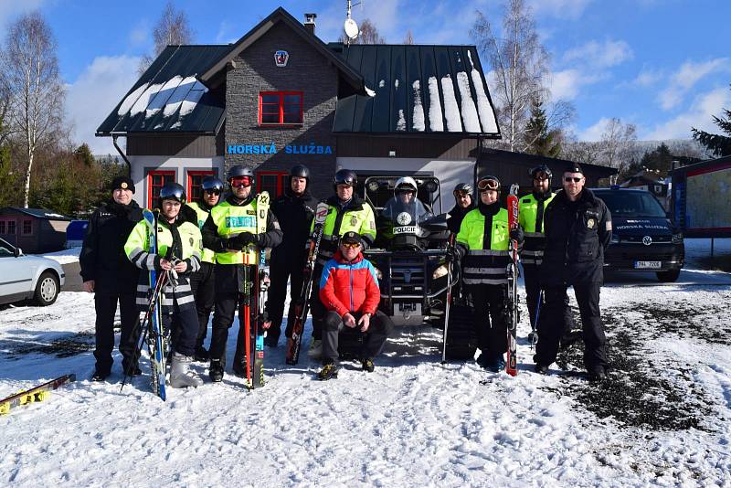 Policejní SKI hlídky dohlížely na bezpečnost lyžařů