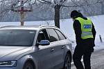 Policejní kontroly na hranicích okresu Trutnov ve Rtyni v Podkrkonoší v neděli 14. února.