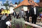 Návštěva prezidenta Miloše Zemana a kardinála Dominika Duky v Domově sv. Josefa v Žirči