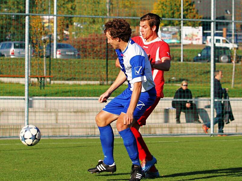 Fotbalisté Vrchlabí na domácím hřišti přerušili sérii sedmi porážek v řadě a v souboji s Kostelcem nad Orlicí urvali dva body. V normální hrací době skončil duel nerozhodně 2:2, na penalty byli úspěšnější domácí.