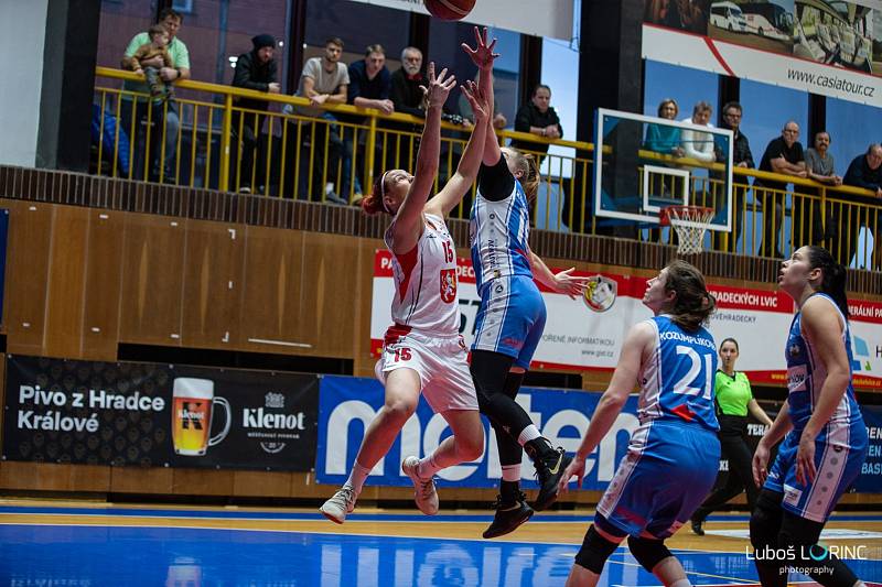 RENOMIA ŽBL basketbalistek - 18. kolo: Sokol Hradec Králové - BK Loko Trutnov 90:46.