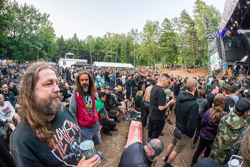 V Trutnově se rozjel festival nejtvrdší hudby Obscene Extreme. Potrvá do neděle, představí se při něm bezmála devadesát kapel z celého světa.