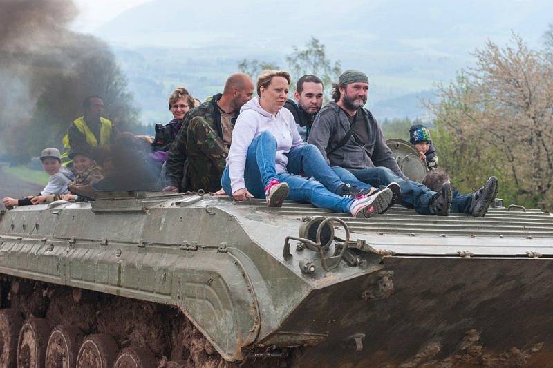 Sraz vojenské techniky na Stachelbergu.