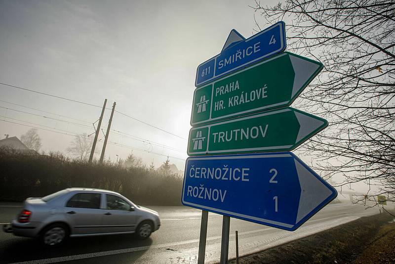 Dálnice z Hradce Králové do Jaroměře je hotová, na dálniční úsek do Trutnova si budou muset řidiči ještě několik let počkat.