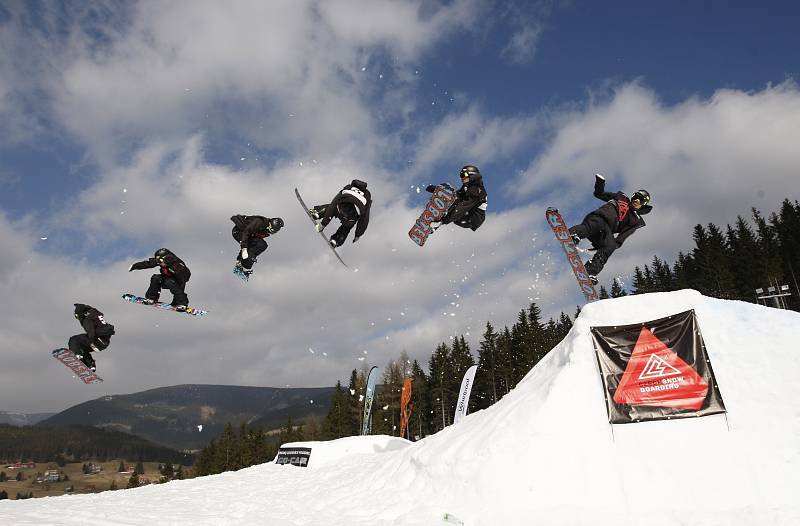 Mistrovství republiky ve snowboard slopestylu v Peci pod Sněžkou.