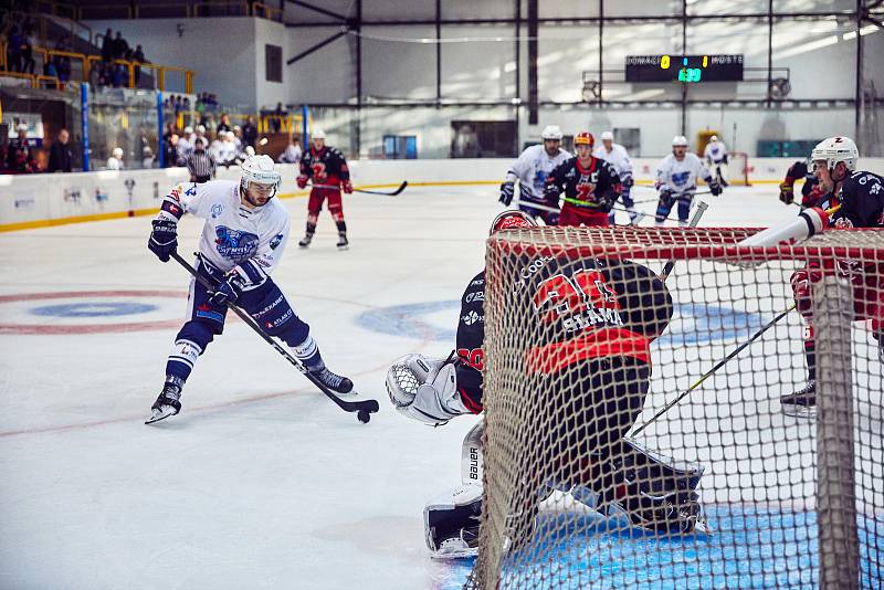 Hokejisté Trutnova na domácím ledě podlehli Plamenům ze Žďáru nad Sázavou 2:3.