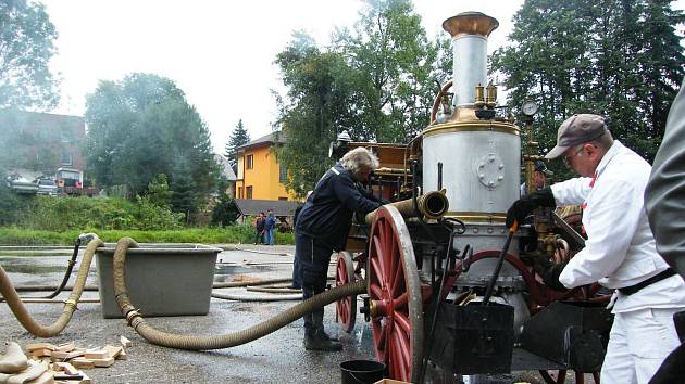 První ročník soutěže parních hasičských stříkaček se povedl