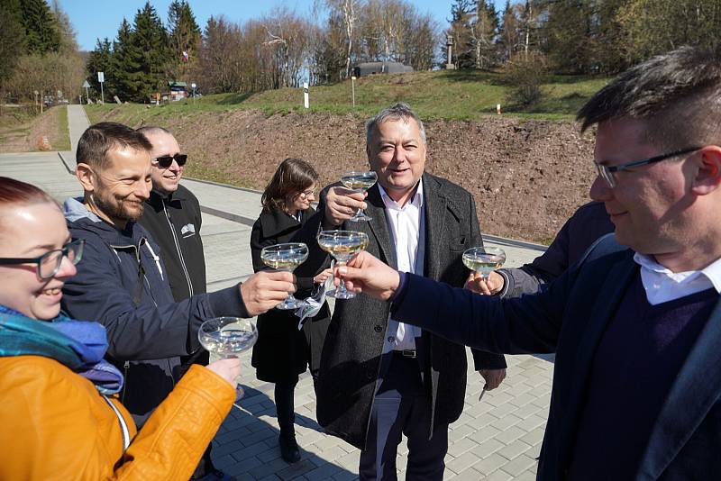 Ze slavnostního otevření nového parkoviště na Babí u trutnovské pevnosti Stachelberg.