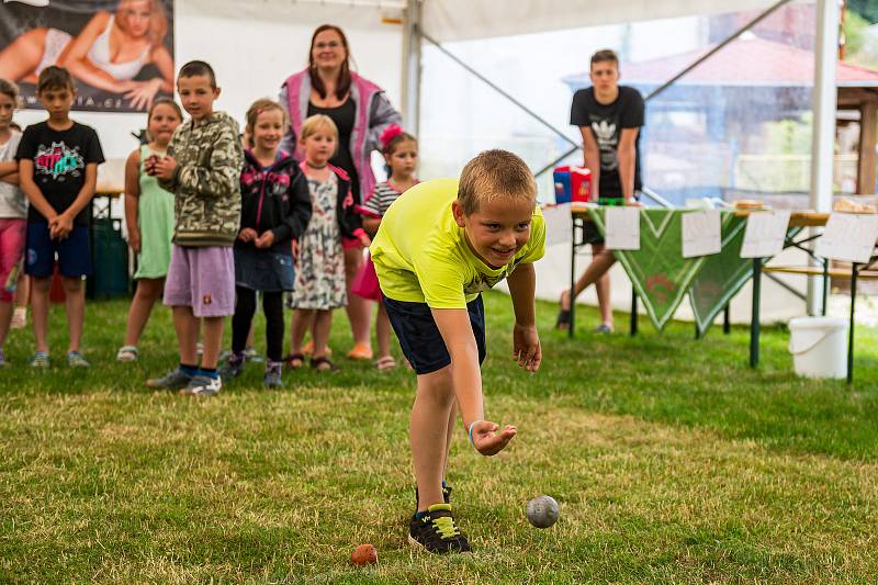 Desátého ročníku Párkyády v Petříkovicích u Trutnova se zúčastnil rekordní počet 35 účastníků.