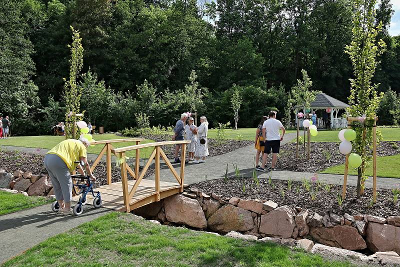 Mladé Buky mají nový obecní park.