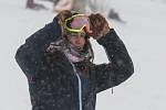 Olympijská vítězka ve snowboard crossu Eva Samková učila děti základům správné techniky jízdy na snowboardu v kempu ve Ski areálu U Slona na Dolní Moravě.
