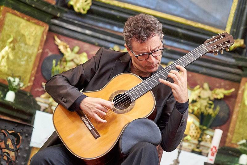 Kuks rozezněly tóny španělského kytaristy Marca Socíase