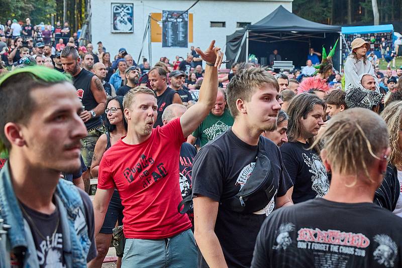 Trutnovské Bojiště patřilo vůbec poprvé punkovému festivalu Pod Parou.