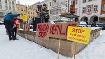 Demonstrace odpůrců protipandemických opatření v Trutnově na Krakonošově náměstí v neděli 23. ledna.