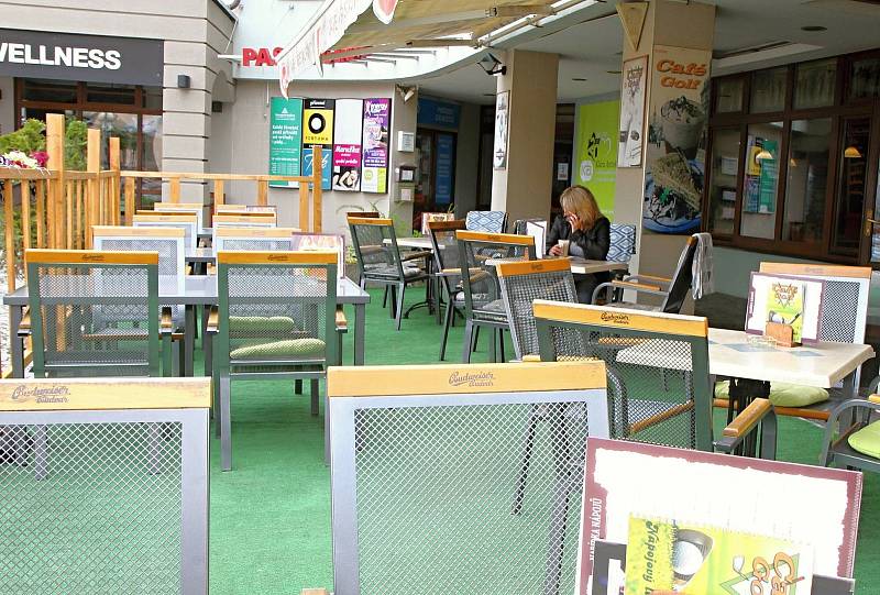 Ve Vrchlabí se v pondělí 17. května otevřely zahrádky restaurací a kaváren.