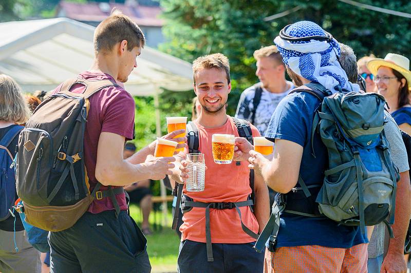 Zdolat Nachmelenej pochoďák, to znamenalo ujít 10 kilometrů přes osm pivních zastávek.