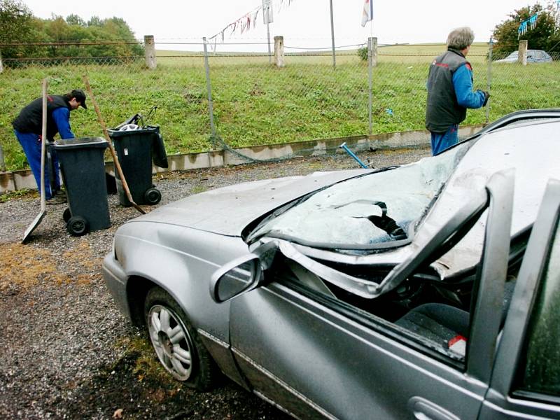 Smrtelná nehoda u trutnovského autobazaru