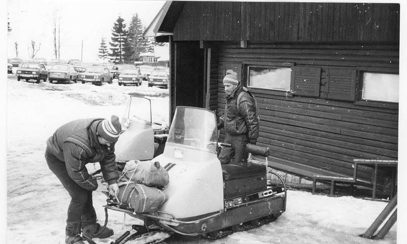 Členové Horské služby v Peci pod Sněžkou W. Berger starší a V. Burian.