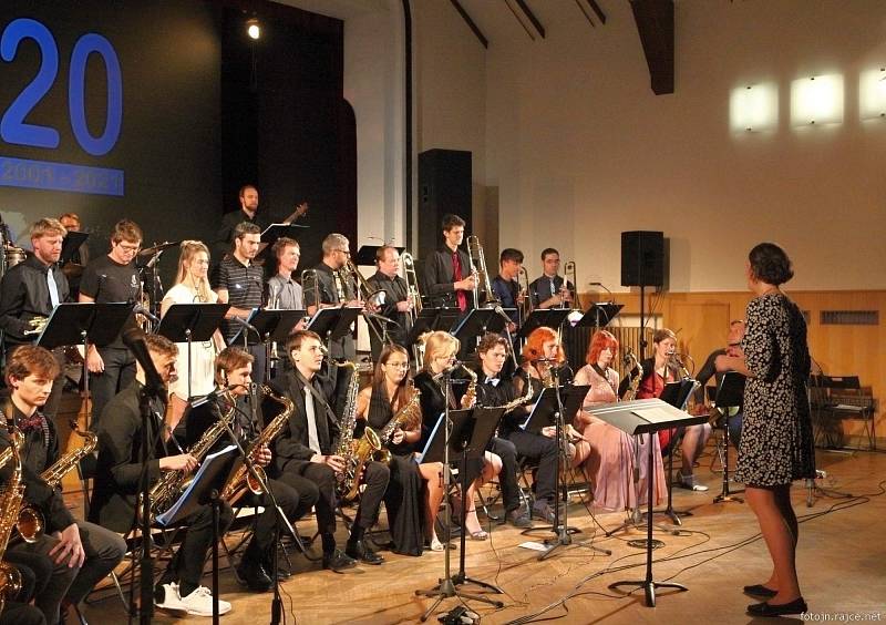 Vrchlabský Big Band oslavil v neděli 24. října v Kulturním domě Střelnice 20 let od svého založení.