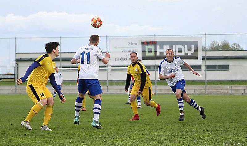 Hráči vrchlabské rezervy si ve 20. kole JAKO I. B třídy vyšlápli na favorita. Výhrou 2:0 sesadili  z druhého místa tabulky Novou Paku. O góly se postarali Vladimír Pokorný a Antonín Zajíc.