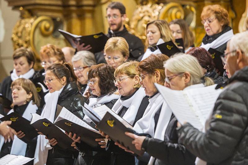 Koncert pro Tříkrálovou sbírku v trutnovském kostele zahájil tradiční novoroční akci charity.