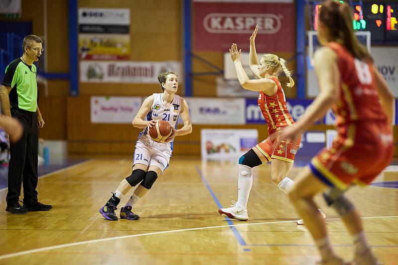 Utkání 7. kola RENOMIA ŽBL basketbalistek: BK Loko Trutnov - BLK Slavia Praha (79:82).