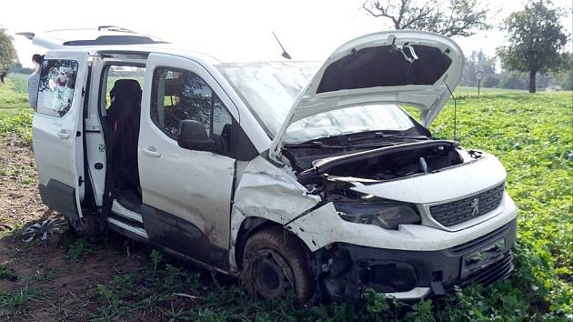 Dopravní nehodu dvou osobních aut u Kašova.
